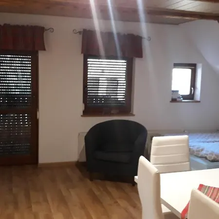 Nad Zlotym Potokiem شكلارسكا بوريبا