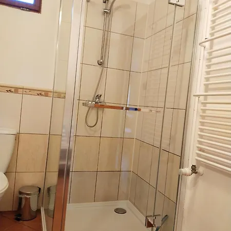 Nad Zlotym Potokiem شكلارسكا بوريبا